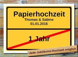 «allerdings habe ich schon 15 jahre vor unserer hochzeit um ihre hand angehalten», sagte er der lene bausager ist seit fünf jahren auch astleys managerin. Papierhochzeit Ortsschild Hochzeitstag 1 Jahr Verheiratet Geschenkidee Ebay