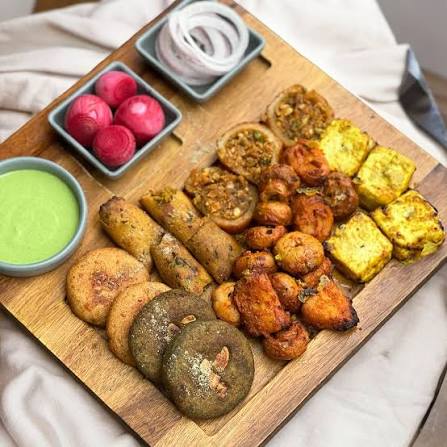Veg Tandoor Platter (16 Pcs)