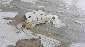 Penture De Porte Blanc Et Or Charniere Vintage Metal Shabby Etsy Shabby Charnieres Shabby Chic