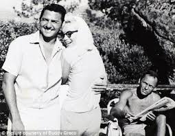 Frank always kept a photo of her taped to his dressing room mirrors. Marilyn Monroe S Last Weekend An Eyewitness S Account Of The Row With Frank Sinatra That Friends Fear Signed Her Death Warrant Marilyn Monroe Marilyn Monroe Photos Frank Sinatra