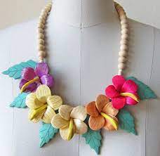 1970s Wood Necklace Hawaiian Hibiscus Flower Etsy Wood Necklace Hibiscus Flowers Hibiscus