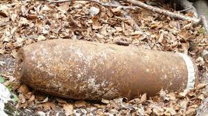Photo Un obus de la Premire Guerre mondiale dcouvert sur un chantier ...