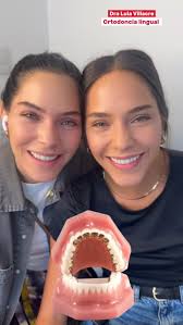 Las más guapas con ortodoncia lingual me encanta 😻 , Cada día un  movimiento más para que su mordida quede espectacular. , ✨ Dos sonrisas  idénticas, pero cada una con su propio brillo ✨, Estas dos ...
