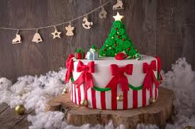 This christmas cake can be made up to a week before christmas. Learn How To Make Cake For Christmas 4 Recipes For Christmas Cakes And 5 Decor Ideas
