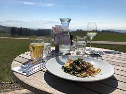 auf 834m hohe befindet sich eine aussergewohnliche oase zum auftanken das albishaus ein besuch lohnt sich zu allen ja table settings decor table decorations