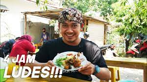 Nasi cobek komplit bebek yang disajikan pertama langsung menggugah selera. Kuliner Bebek Goreng Kasong Paling Murah Dan Enak Di Madiun 4 Jam Ludes Youtube