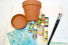 Spray the bottom only with a light coat of spray paint. Easy Diy Painted Flower Pots For Kids To Make Projects With Kids