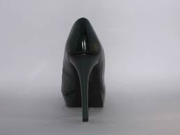 Per le amanti del tacco, ecco una selezione di scarpe da far girare la testa: Cafenoir Decolte Scarpe Vernice Verde Tacco 12 Spillo Plateau