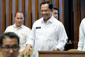 Mengapa tiada tindakan diambil terhadap timbalan menteri pertahanan menulis surat sokongan untuk melantik anak sendiri sebagai ahli lembaga pengarah pharmaniaga? Tito Hadiri Mou Batas Wilayah Negara Di Malaysia Republika Online