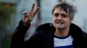 Pete, pentito e deciso a liberarsi dalle sue dipendenze, si fa ricoverare presso il tempio di tham krabok, in thailandia. Pete Doherty Aktuell News Und Informationen Der Faz Zum Thema