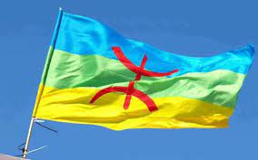 J'ai grandi dans un village de haute kabylie, là où presque chaque hiver les routes sont bloquées à cause des intempéries, là. Algerie Le Drapeau Amazigh N Est Autorise Qu En Kabylie Tamurt