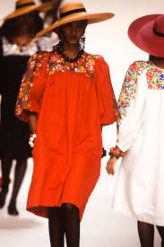 Defile Yves Saint Laurent Pret A Porter Collection Printemps Ete 1990 A Paris Le 25 Octobre 1989 Franc Yves Saint Laurent Yves Saint Laurent Vintage Fashion