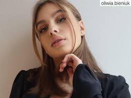 Niedawno skończyła 18 lat, więc teraz samodzielnie może kierować swoją karierą. Oliwia Bieniuk Skonczyla 18 Lat I Dodaje Coraz Odwazniejsze Zdjecia Jej Tata To Akceptuje