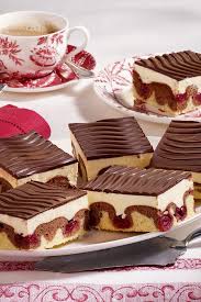 Die gute, alte donauwelle, wer kennt sie nicht? Klassische Donauwellen Mit Kirschen Und Buttercreme Rezept Lecker Rezept Kuchen Und Torten Rezepte Kuchen Rezepte Einfach Kuchen Und Torten