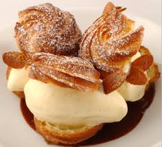Profiteroles A La Vanille Sauce Chocolat Recette Patisseries Sucrees Recette Entremet Patisserie Francaise