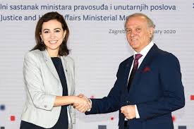 Mai 1984 in tuzla, bosnien und herzegowina, jugoslawien) ist eine bosnischstämmige österreichische juristin, ehemalige rechtsanwältin und politikerin (die grünen, zuvor jetzt bzw. Austrijska Ministrica Alma Zadic Objavila Da Je Trudna Uslijedili Su Gnjusni I Odvratni Komentari 24sata