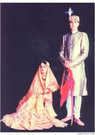 Pin By Atiqa Faruqi On Ghararas Women Of India Traditional Indian Outfits Royal Indian