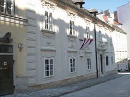 Die mutter kann allerhöchstens scherzhaft mitgemeint sein. Datei Dreimaderlhaus Wien3 Jpg Wikipedia