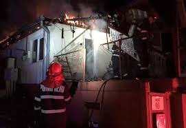 Focul a distrus totul, pe o suprafață de 300 de metri pătraţi, iar norul gros de fum a fost vizibil de. Foto Incendiu In Cluj Napoca O CasÄƒ A Fost InghiÈ›itÄƒ De FlÄƒcÄƒri SomeÈ™eanul Ro