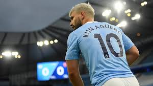 ودّع الارجنتيني سيرجيو اغويرو، ملعب الاتحاد الخاص بمانشستر سيتي الإنكليزي، قبل خوض اخر مباراة له مع النادي ضد الضيف ايفرتون. 7fkqnaqe8rod8m