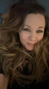 📞 2025 Calling... 🟢 Accept 🔴 Decline