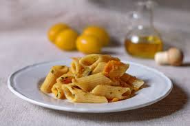 Heat everything on high for a few seconds and the spaghetti with clams is ready: Pasta Con Pomodorini Gialli Capperi E Alici La Cucina Di Claudio