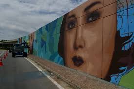 Aeropuerto de Carrasco inaugura el mural “Uruguay al Mundo” creado con  motivo del décimo aniversario de su terminal. La obra artística, ubicada en  el viaducto frente al ingreso de la terminal, retrata