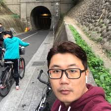 我只知道文心路是曾文坡及其妻林心蕙取他們兩個中間名字開通命名的