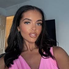 Eva Timmons's Instagram, Twitter & Facebook