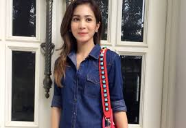 Bunga zainal beri jawaban menohok ditanya agama. 53 Bunga Zainal Pindah Agama