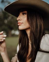 Selena Cameron's Instagram, Twitter & Facebook