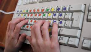 You can measure your typing skills, improve your typing speed and compare your results with your friends. 10 Finger System Lernen Fur Kinder Empfehlenswerte Online Lernprogramme Muttis Nahkastchen