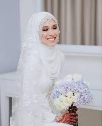 In awal ashaari, scha al yahya, selebriti nikah. 9 Idea Gaun Nikah Yang Pernah Disarung Oleh Finalis Dewi Remaja Remaja