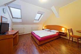 Machen sie eine reservierung für eine bestimmte zeitspanne. Neu Zimmer Mit Fruhstuck Fur 2 Personen Im Stadtzentrum