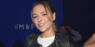 Buscando a Frida: Capítulos Completos, Elenco, Tráiler, con Eduardo  Santamarina y Ximena Herrera