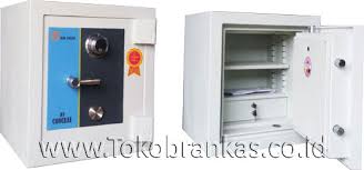 Sebagai pengembangan dari cobra elite, cobraexecutive adalah produk baru yang menawarkan perlindungan yang handal terhadap pencurian dan kebakaran dalam suatu perpaduan. Jual Brankas Di Tulungagung Kota Chubb Safes King Cobra Jawa Timur Pabrik Brankas Berkualitas Harga Brankas Surabaya Tahan Api Standar Sni Pabrik Brankas Berkualitas Harga Brankas Surabaya Tahan Api Standar Sni