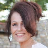 Karen Castle's Instagram, Twitter & Facebook