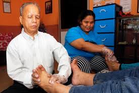 Reflexology / urut tapak kaki. Dulu Dapat Rm20 Sehari Sekarang Rm200 Pak Selamat Oku Cacat Penglihatan Dah Ada Pusat Urut Sendiri Figura Mstar