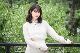 Her family consists of a father, mother, older sister & brother. Shin Min Ah Says Diva Is Like Flesh To Her Entertainment The Jakarta Post
