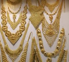 Hand Crafted Gold Necklaces On Display In Dubai Gold Necklace Gold Jewelry Necklace Bridal Gold Jewellery