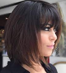 Une technique qui consiste à couper certaines mèches plus courtes que d'autres sur l'ensemble de la chevelure. 73 Idees De Coupe Carre Mi Long Cheveux Mi Long Coupe De Cheveux Coiffure