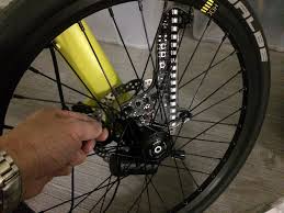 Monkeylectric Monkey Light M210 And M232 Wheel Light Review The Gadgeteer