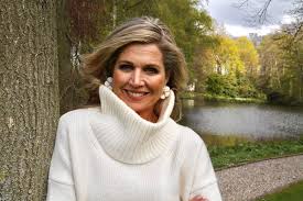 Klik hieronder op hey, dit ben ik! en maak van deze pagina jouw persoonlijke portfolio. Queen Maxima Ran Around The Nl In A Black Wig And Ate Bitterballen Netherlands News Live