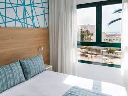 L'appartamento ha due ampie camere da letto, un bagno con doccia e finestra, un. Alsol Walhalla Apartments Love Gran Canaria Regional