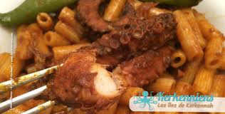 La cuisine tunisienne est riche, le plat le plus consommé reste sans doute le couscous et en particulier les couscous à la viande servi généralement avec de la sauce tomate et de la harissa. Penne Au Poulpe Karnit Facon Kerkennienne Kerkennah