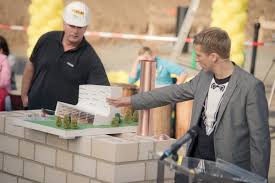 Mit dem neubau entsteht am deutschen kinderherzzentrum sankt augustin eine optimistische „landmark. Oliver Pocher Legt Grundstein Fur Neues Ronald Mcdonald Haus In Sankt Augustin Bild Presseportal
