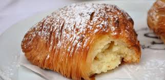 La sfogliatella, riccia o frolla, ha un ripieno gustoso e libidinoso che possiamo provare in più ricette. Die Besten Sfogliatelle Von Neapel Hier Sind Die Besten Der Stadt