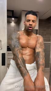 Watch online Heat718 - STAY TUNED NEW VIDEOS CUMMING SOON AND PICS BABE TIP  ME IF YOU LOVE THE WAY I ROCK AND MOVE BAB on X-video