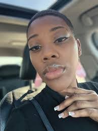 Michelle Mott's Instagram, Twitter & Facebook