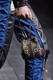 Louis Vuitton Pret A Porter Automne Hiver 2020 2021 Defiles Vogue Paris Sac A Main Louis Vuitton Automne Hiver Louis Vuitton